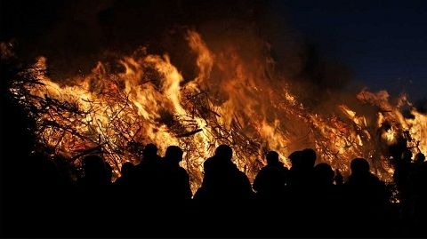 biikebrennen in Husum Schobuell, wir verbrennen den Winter